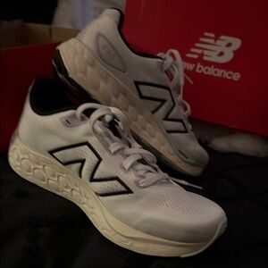 NEW IN BOX New Balance Women's Fresh Form 680 v8
